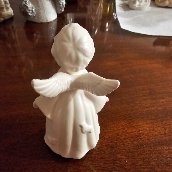Vintage Ceramic Angel Figurine With Wings & Birds, Forward Leaning - Picture 3 of 7